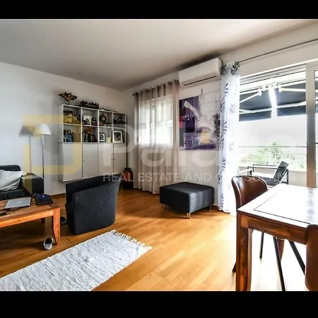 Chatarina Apartman *